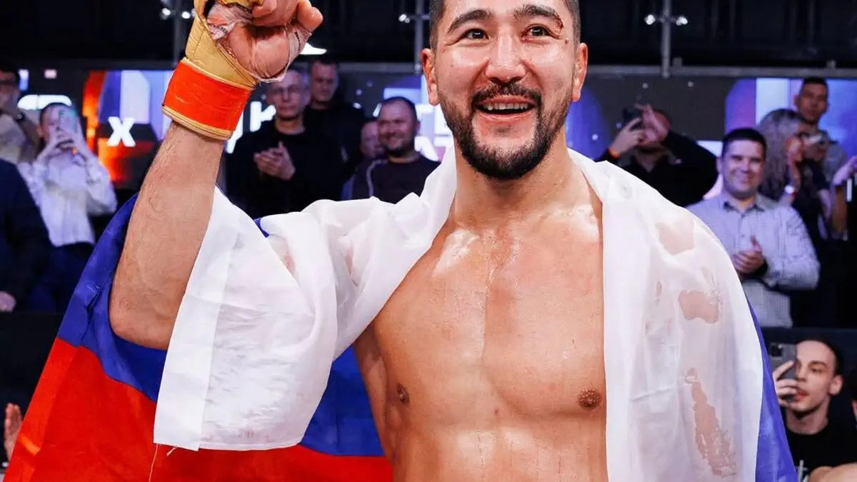 Фото. Хамзин защитил титул: боец казахского происхождения удержал пояс Karate Combat