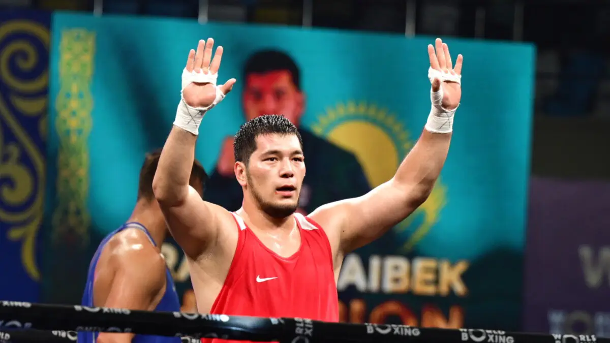 Боксер Айбек Оралбай гарантировал себе медаль чемпионата Азии