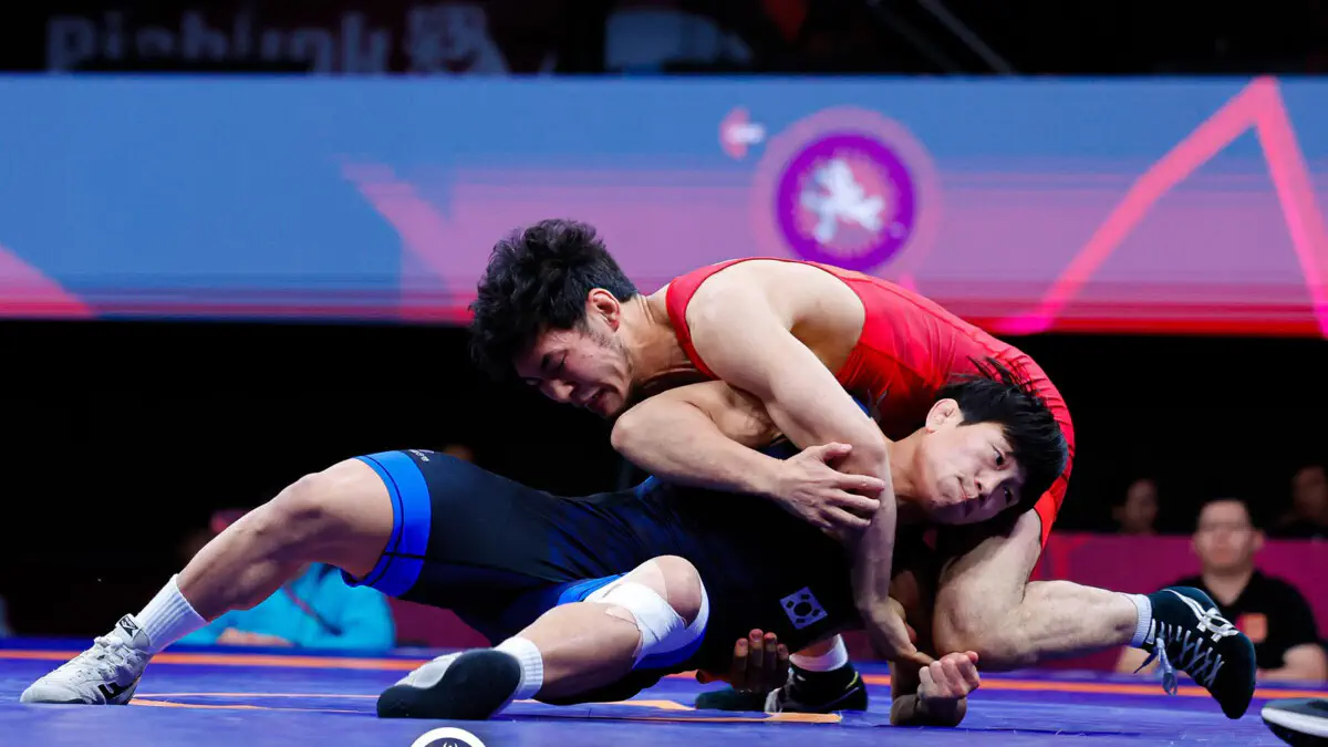 Аманбек вышел в финал чемпионата Азии по греко-римской борьбе
