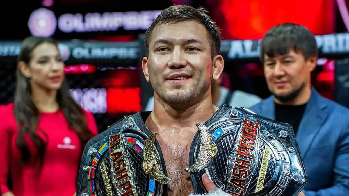 Непобежденный казахстанец против экс-чемпиона: Исбулаев получил главный бой в США