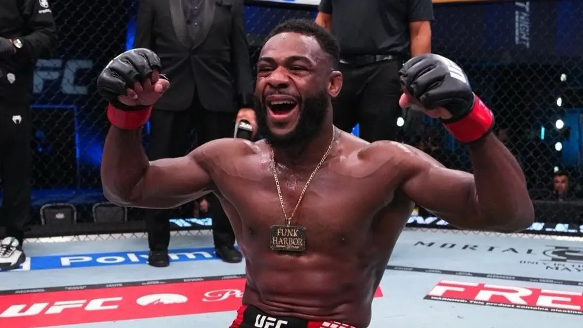 Экс-чемпион UFC Стерлинг победил Залала и продлил победную серию