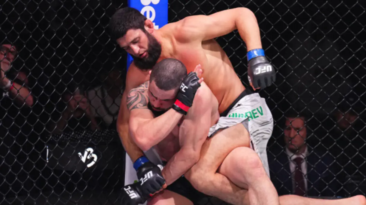 От разгрома Усмана до титула UFC: лучшие бои Хамзата Чимаева