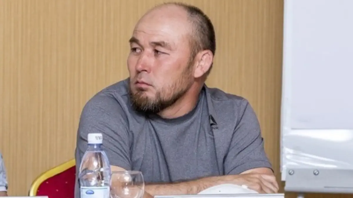 Бывшему тренеру сборной Казахстана по борьбе подарили автомобиль