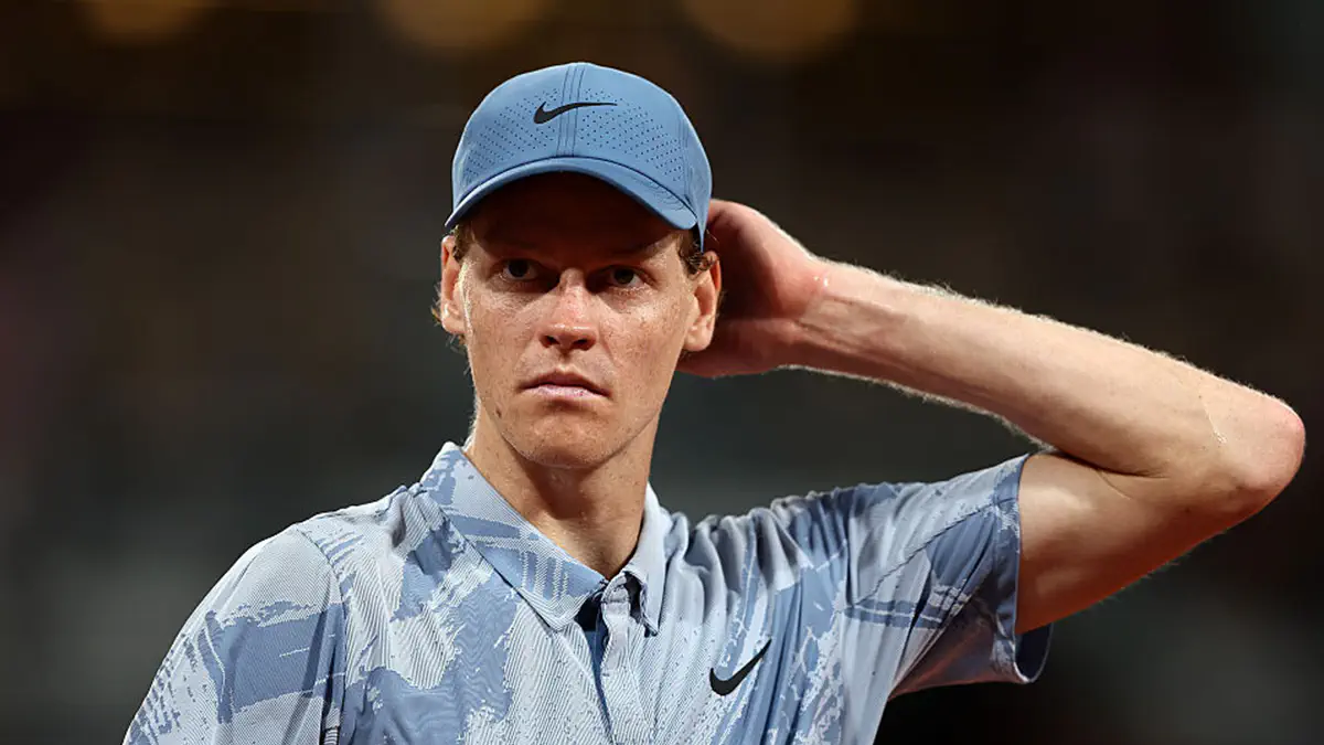 «Превзошел» Рыбакину: Синнер оформил громкий вылет с Roland Garros