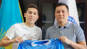 Недавний дебютант сборной Казахстана перешел к лидеру чемпионата