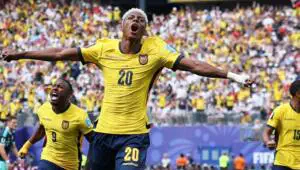 Поражение не помешало Германии выйти в плей-офф с первого места