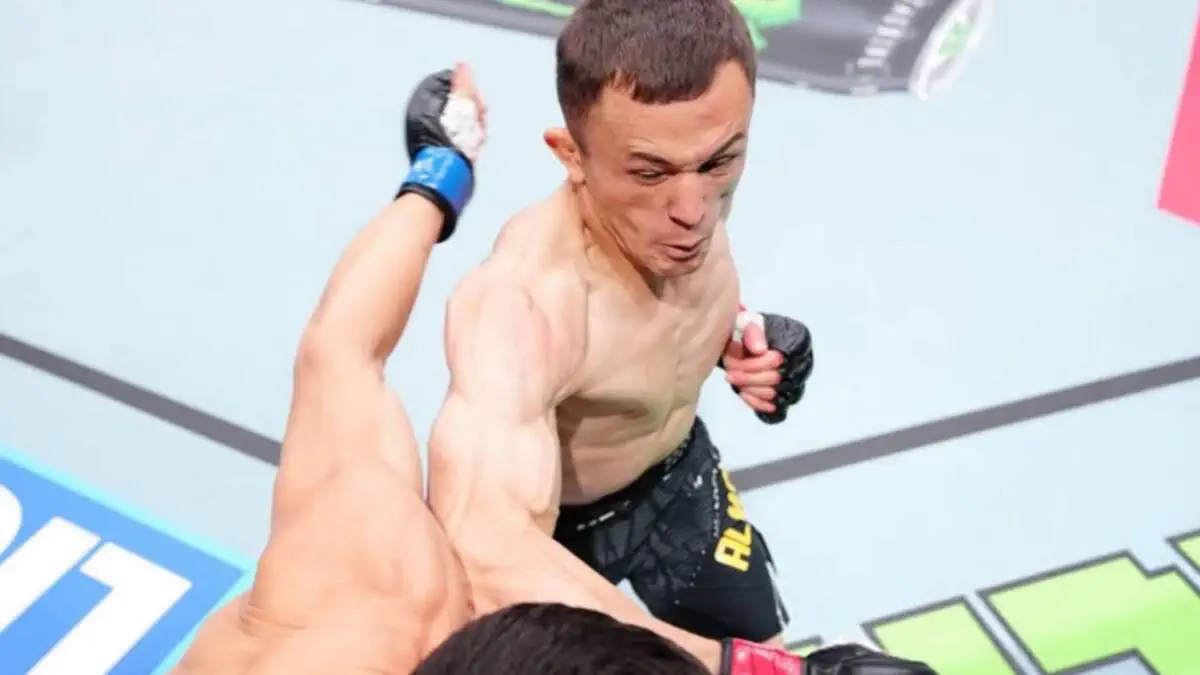 Бекзат Алмахан проиграл бразильцу на турнире UFC в Баку