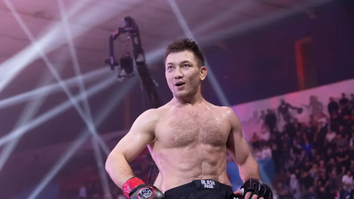 Исбулаев потерпел первое поражение в карьере, уступив экс-чемпиону Bellator