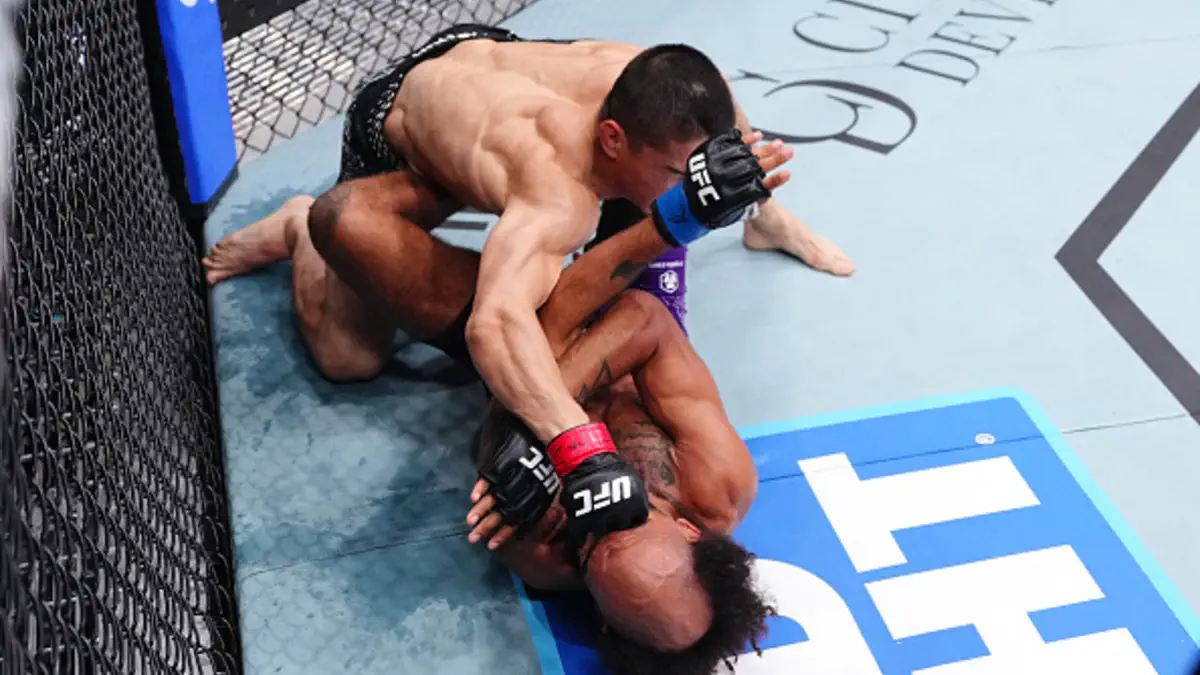 Победа Асу, поражение Бекзата и триумф Физиева. Все итоги UFC в Баку