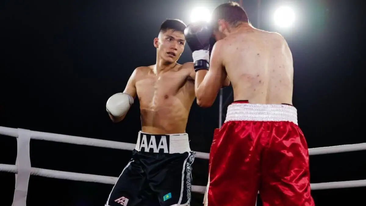 Видео: Арманулы нокаутировал россиянина и сохранил титул WBA Asia
