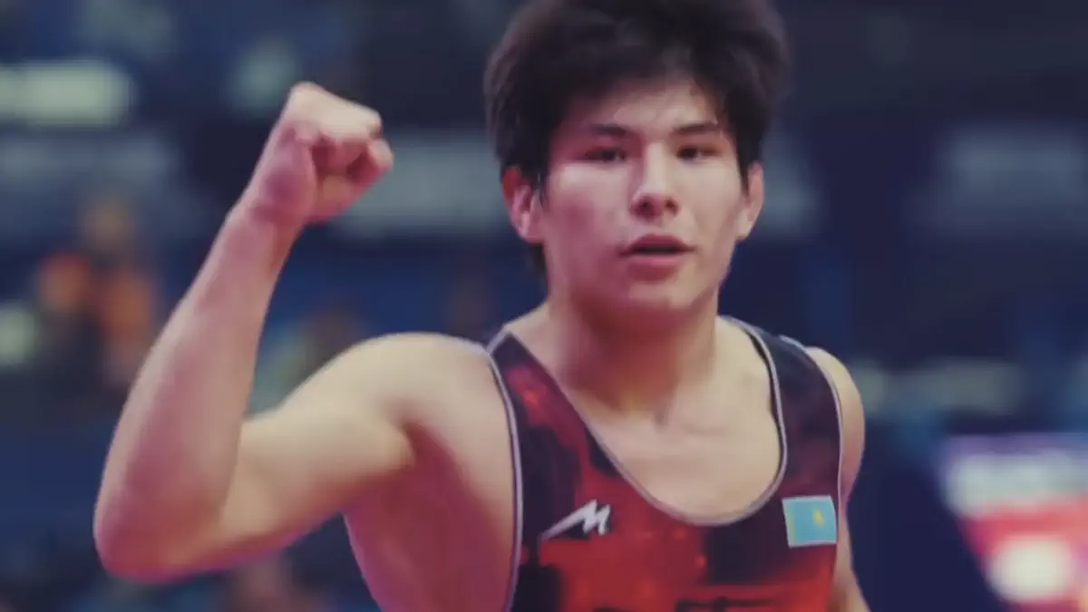 Казахстанский борец с разгромом завоевал медаль чемпионата мира 