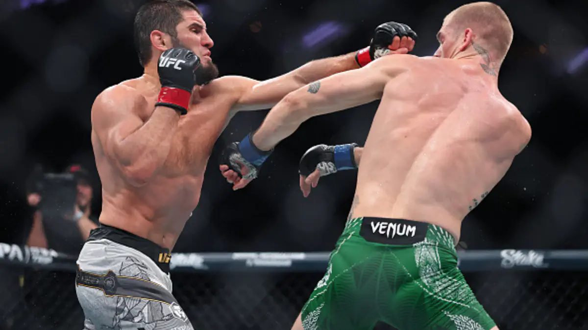 Сколько заработали Махачев и Гэрри за титульный бой на UFC 330