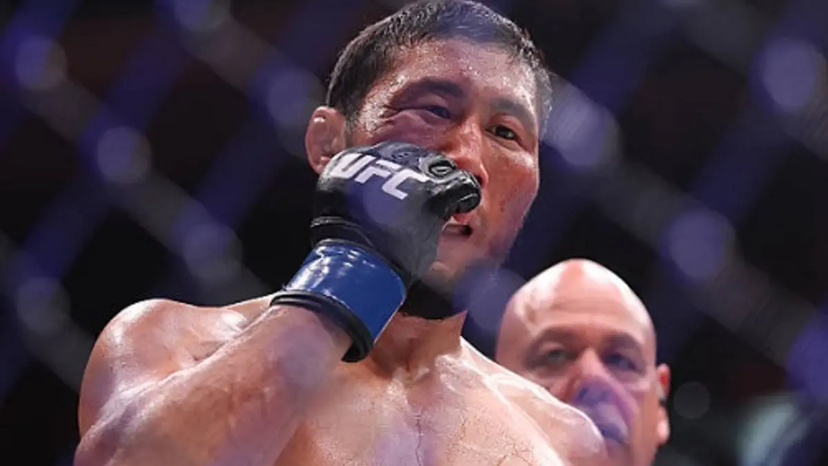 Видео: Мыктыбек Оролбай потерпел досрочное поражение на UFC 330