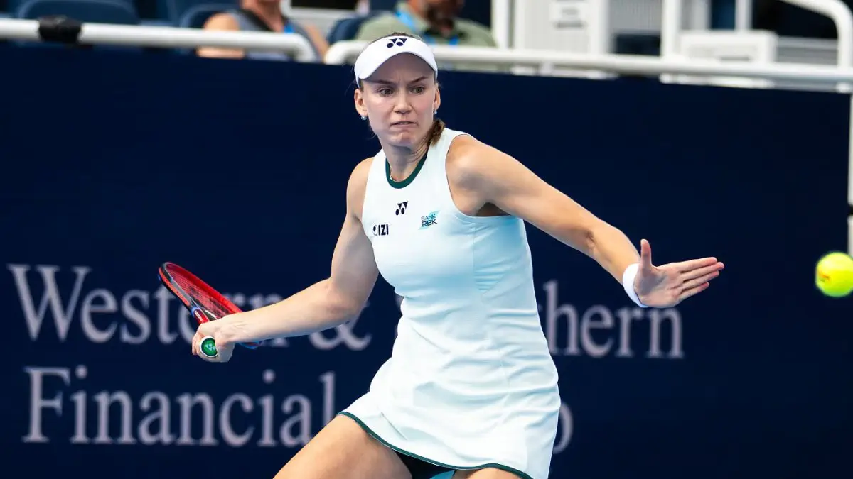 Рыбакина уверенно прошла Шнайдер и вышла на Швентек в Цинциннати
