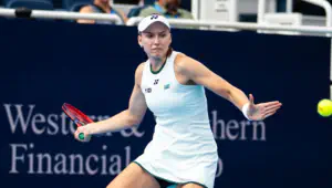 Рыбакина уверенно прошла Шнайдер и вышла на Швентек в Цинциннати