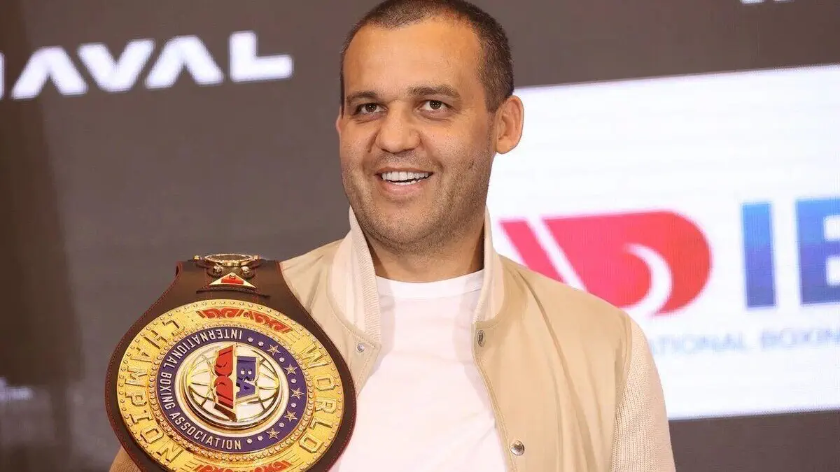 Умар Кремлев назвал Головкина великим чемпионом