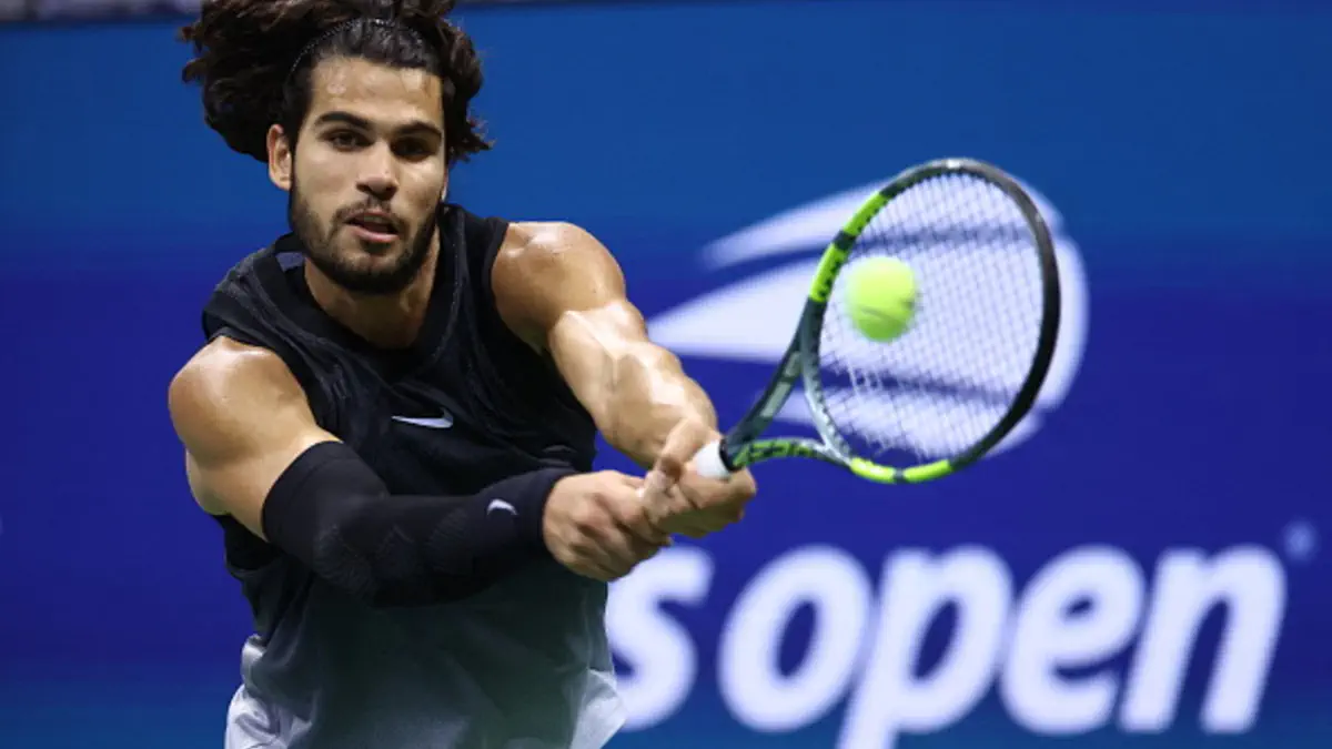Алькарас сенсационно вылетел в четвертьфинале US Open после пяти сетов