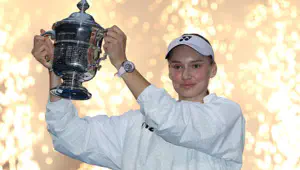 Видео. Елена Рыбакина подняла над головой трофей US Open-2026