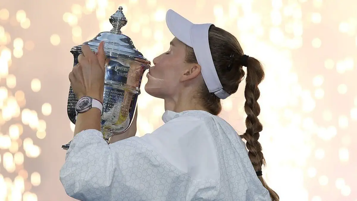 Видео: Елену Рыбакину после триумфа на US Open приняли в Президентском дворце Словакии