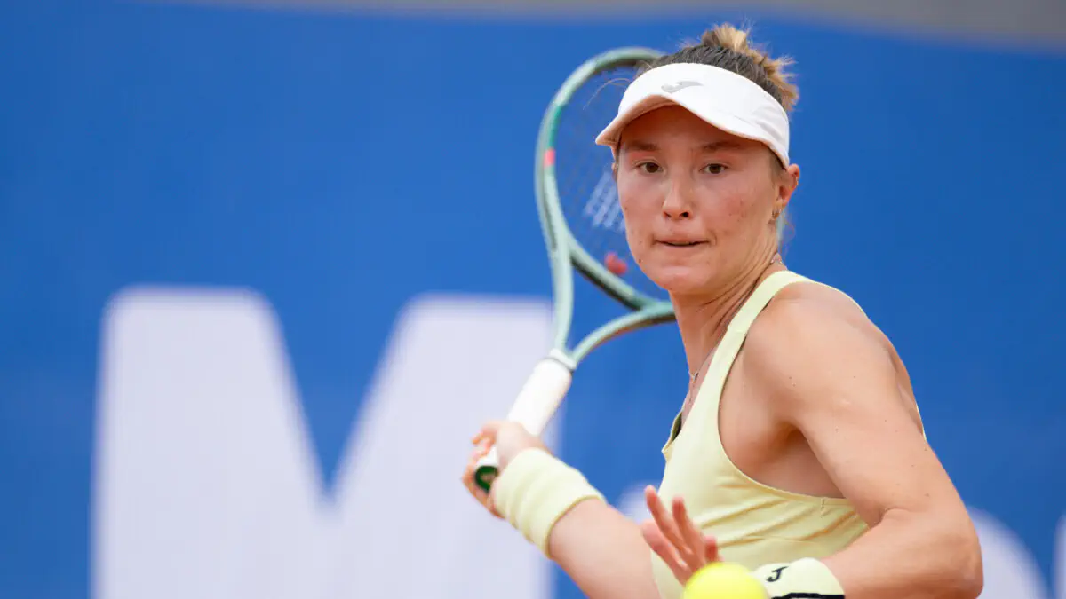 Победившая Елену Рыбакину Чараева вылетела с турнира WTA 1000 в Пекине