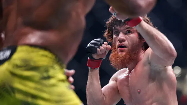 Шара Буллет UFC-тің бұрынғы чемпионы Исраэль Адесаньямен жұдырықтасады