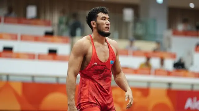 Как Ризабек Айтмухан боролся с двукратным олимпийским чемпионом: видео