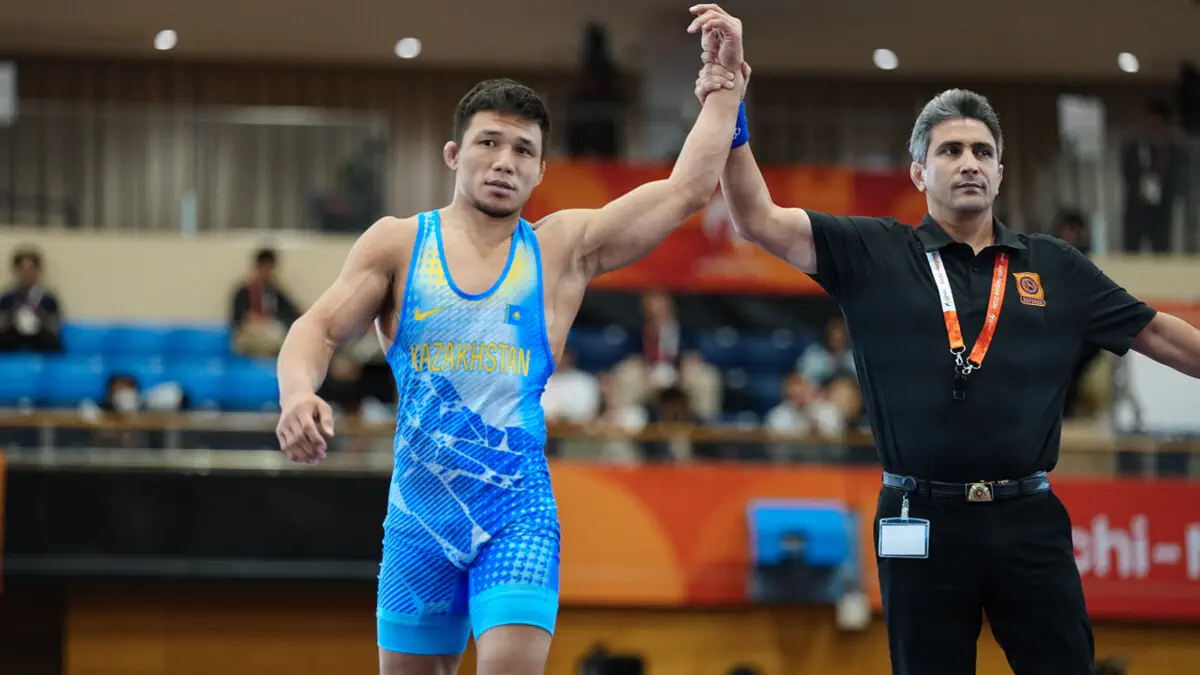Кайпанов сразится с чемпионом мира за выход в финал: где смотреть